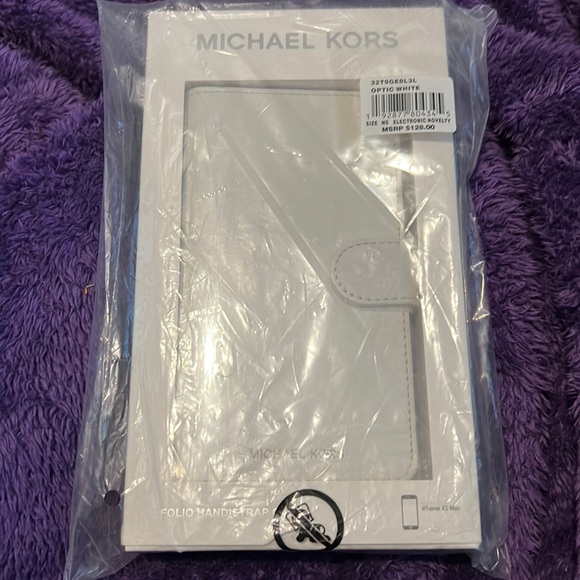 New in bag/plastic wrap and never opened. New Michael Kors iPhone XS case - Picture 1 of 4